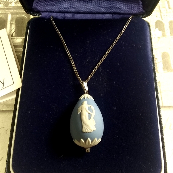 HTF Vintage Wedgwood Jasperware Blue Egg Pendant/ .925 Sterling Silver Chain - Picture 4 of 8